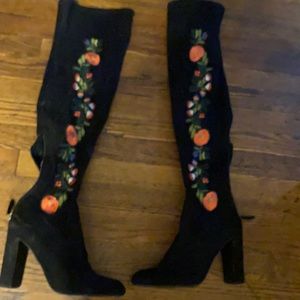 Steve Madden Knee high Blackboots with flowers